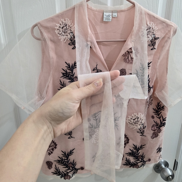 Twik Floral Embroidered Mesh Top Size M - Picture 7 of 11